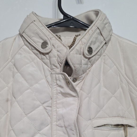 Elegant Cream Quilted Women's Jacket - Picture 12 of 14